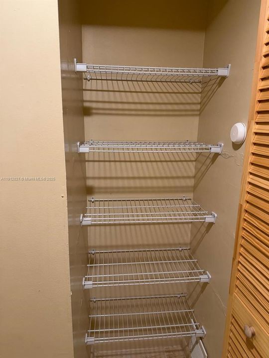 Active With Contract: $1,600 (1 beds, 1 baths, 721 Square Feet)