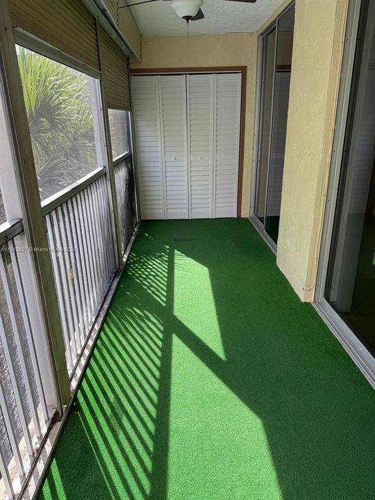 Active With Contract: $1,600 (1 beds, 1 baths, 721 Square Feet)