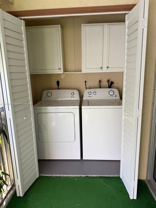 Active With Contract: $1,600 (1 beds, 1 baths, 721 Square Feet)