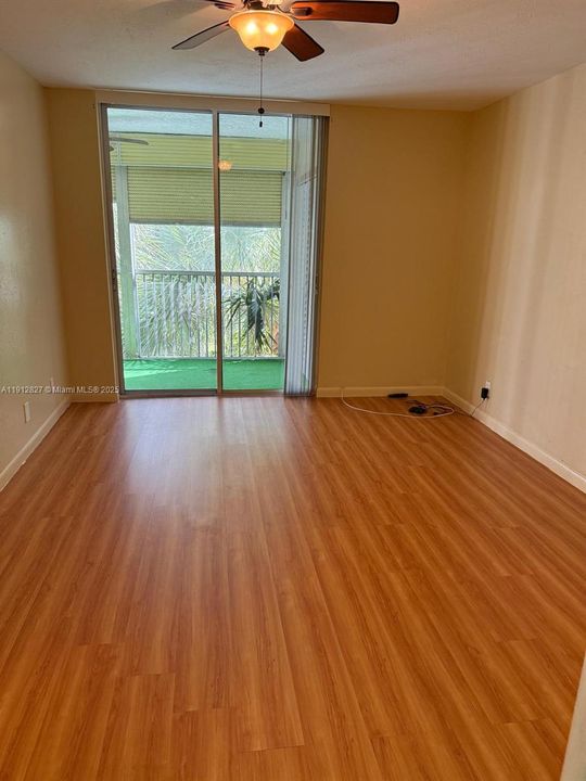 Active With Contract: $1,600 (1 beds, 1 baths, 721 Square Feet)
