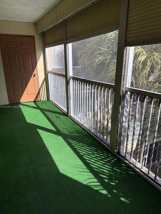 Active With Contract: $1,600 (1 beds, 1 baths, 721 Square Feet)