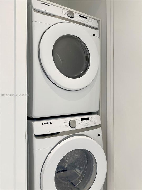 For Sale: $1,800,000 (2 beds, 2 baths, 875 Square Feet)