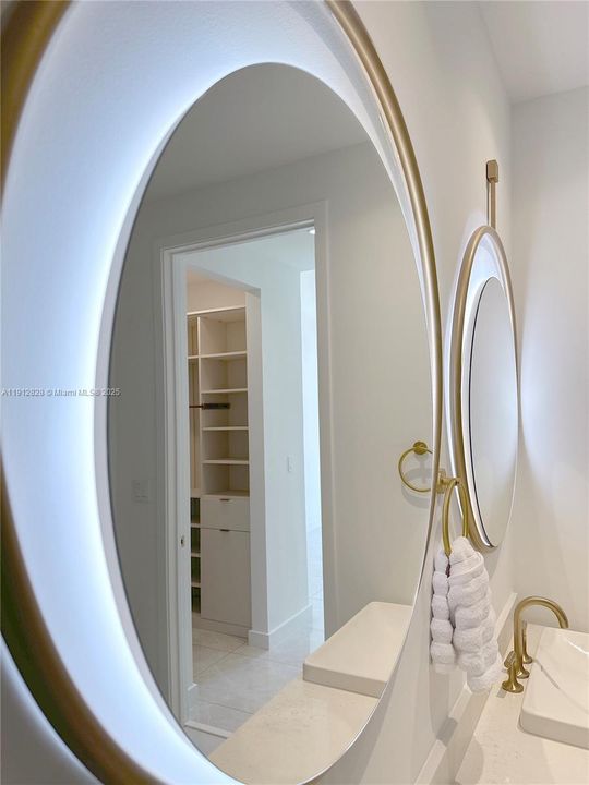 For Sale: $1,800,000 (2 beds, 2 baths, 875 Square Feet)