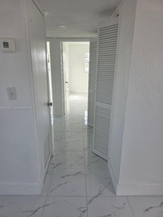 出租: $2,100 (2 贝兹, 10 浴室, 900 平方英尺)