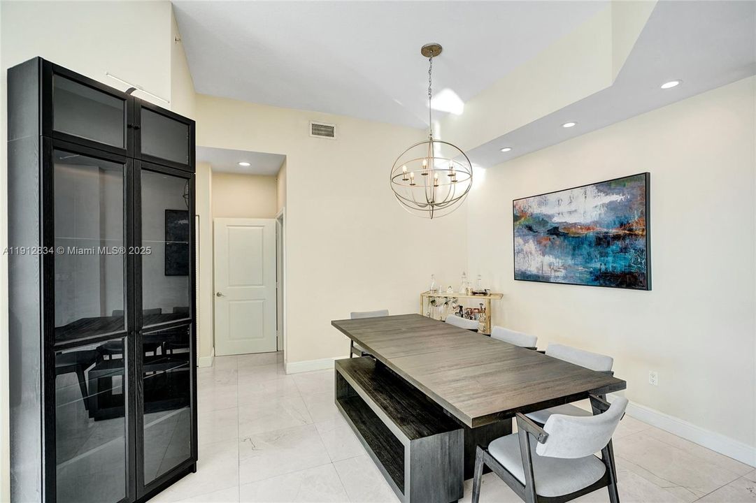 Active With Contract: $4,000 (2 beds, 2 baths, 1251 Square Feet)
