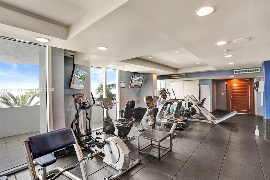 Active With Contract: $4,000 (2 beds, 2 baths, 1251 Square Feet)