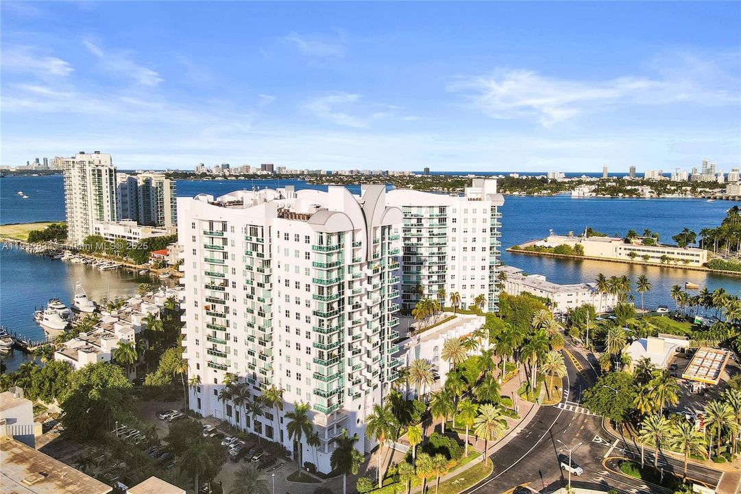 Active With Contract: $4,000 (2 beds, 2 baths, 1251 Square Feet)