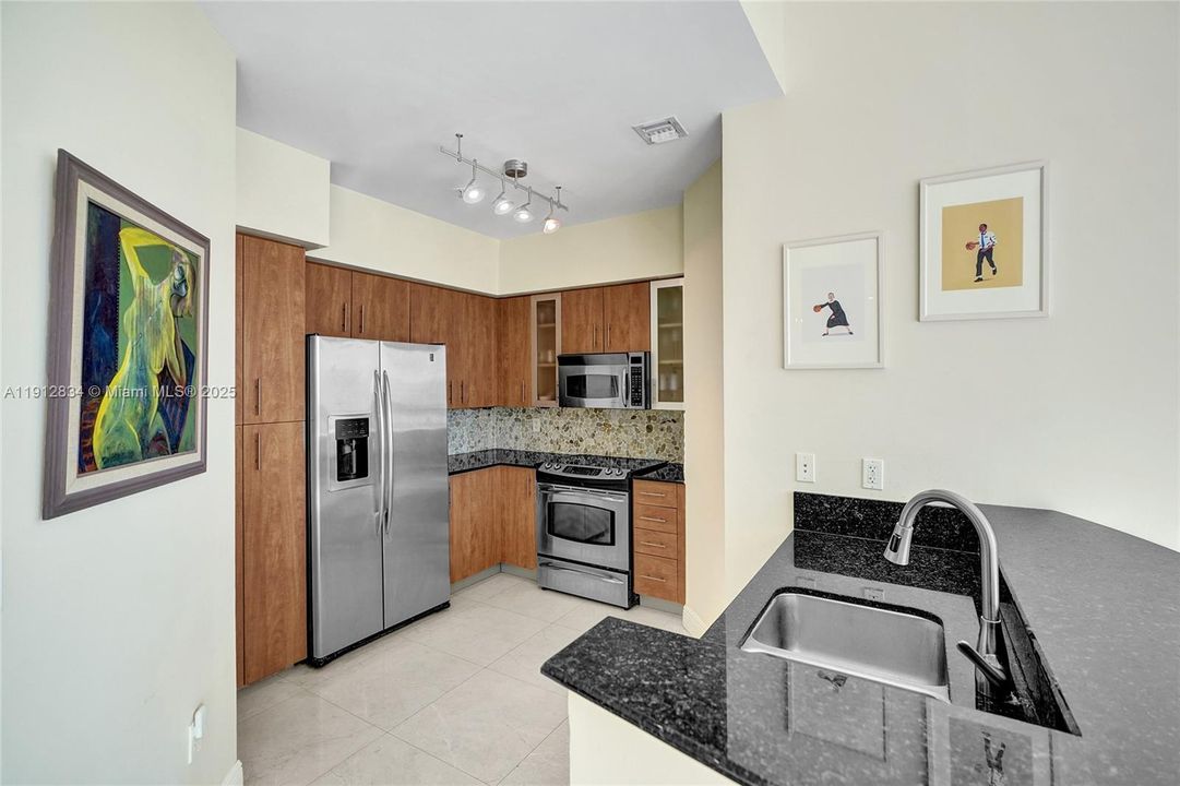 Active With Contract: $4,000 (2 beds, 2 baths, 1251 Square Feet)