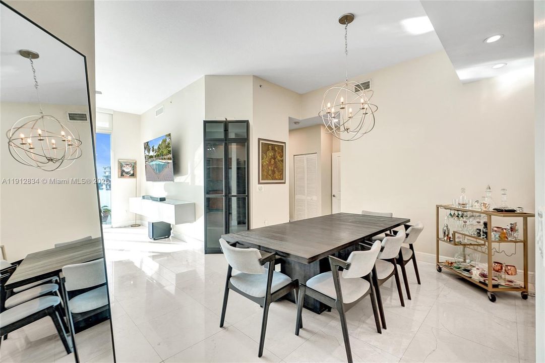 Active With Contract: $4,000 (2 beds, 2 baths, 1251 Square Feet)