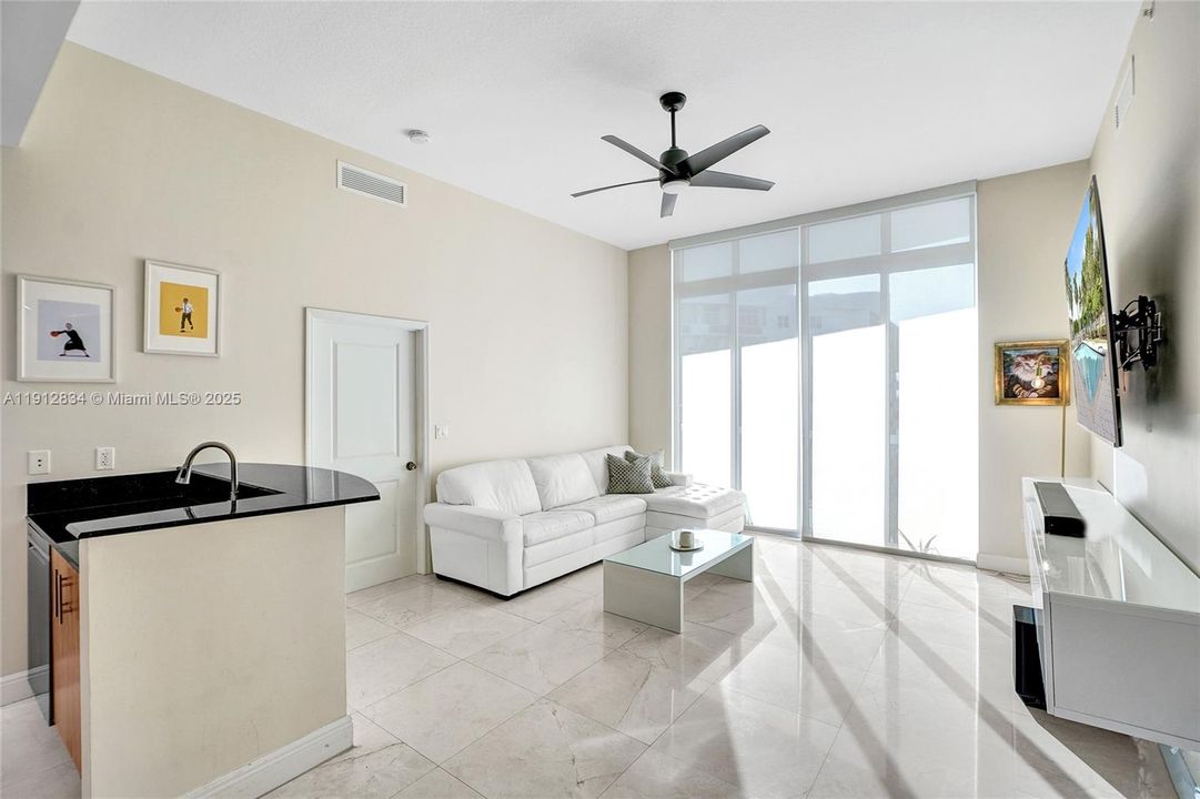 Active With Contract: $4,000 (2 beds, 2 baths, 1251 Square Feet)