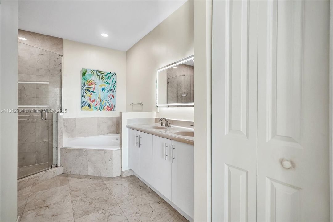 Active With Contract: $4,000 (2 beds, 2 baths, 1251 Square Feet)