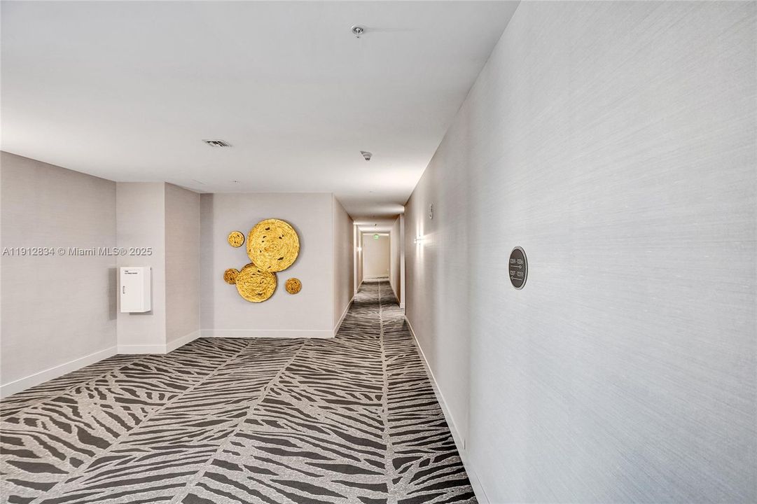 Active With Contract: $4,000 (2 beds, 2 baths, 1251 Square Feet)