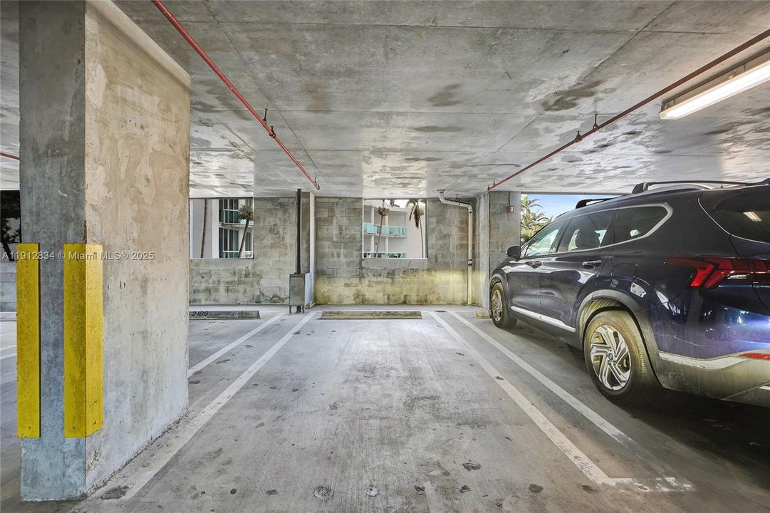 Active With Contract: $4,000 (2 beds, 2 baths, 1251 Square Feet)