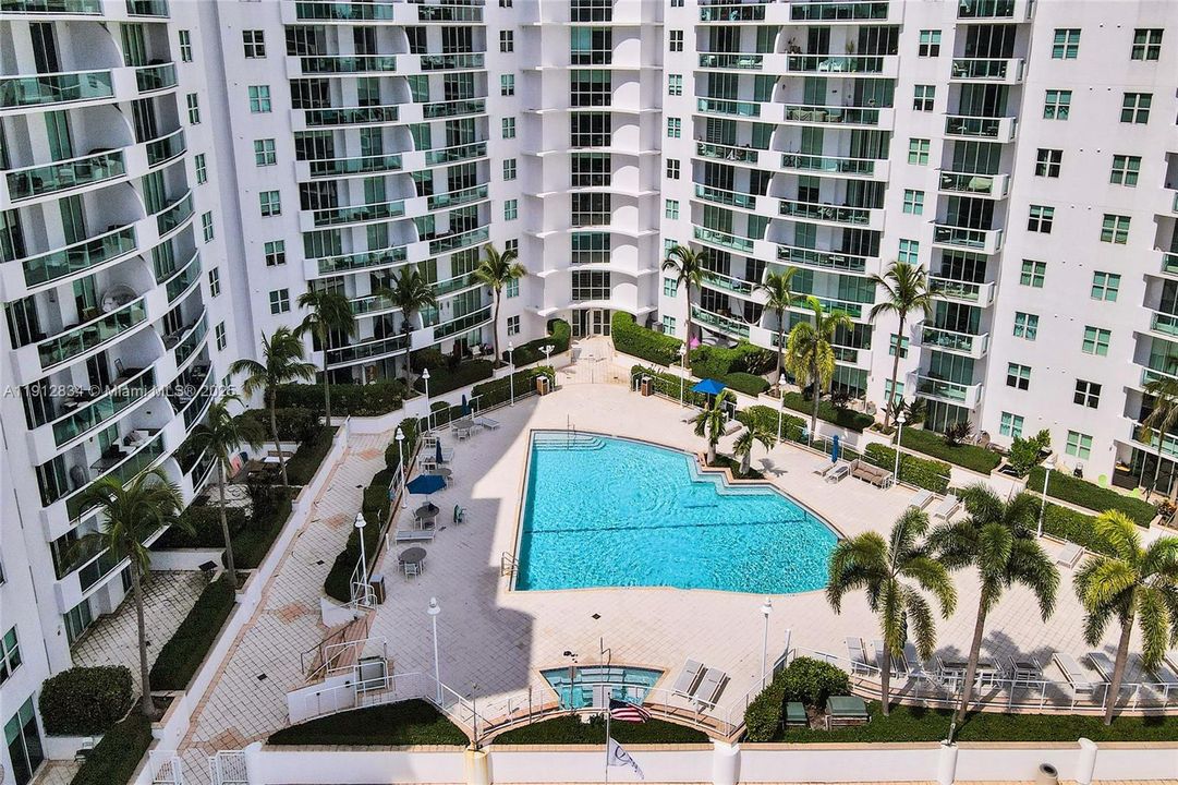 Active With Contract: $4,000 (2 beds, 2 baths, 1251 Square Feet)