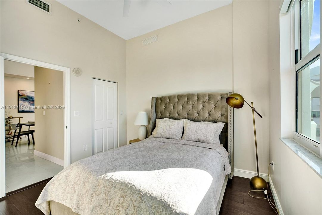 Active With Contract: $4,000 (2 beds, 2 baths, 1251 Square Feet)