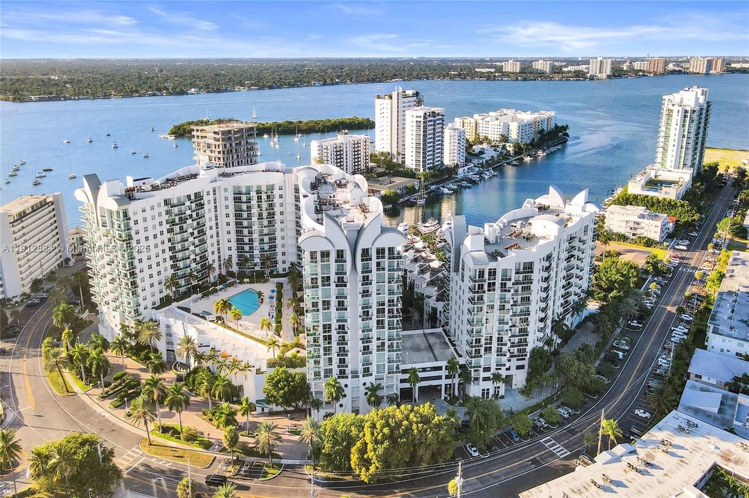 Active With Contract: $4,000 (2 beds, 2 baths, 1251 Square Feet)