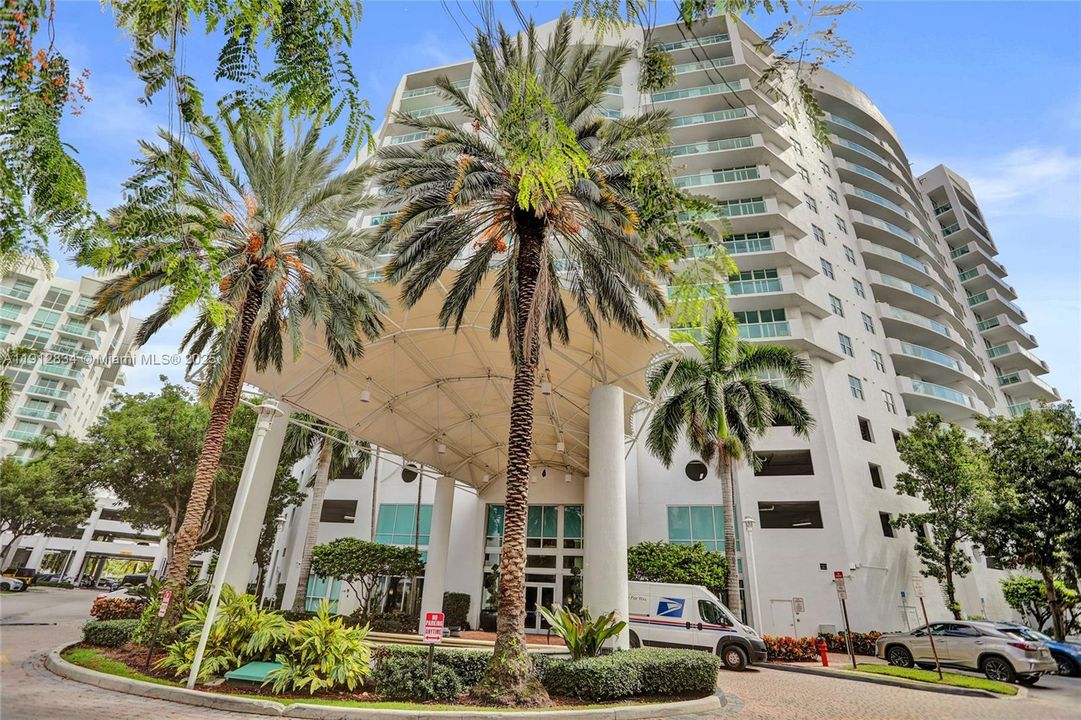 Active With Contract: $4,000 (2 beds, 2 baths, 1251 Square Feet)