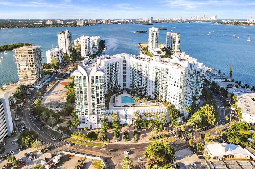 Active With Contract: $4,000 (2 beds, 2 baths, 1251 Square Feet)