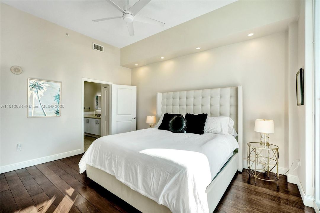 Active With Contract: $4,000 (2 beds, 2 baths, 1251 Square Feet)