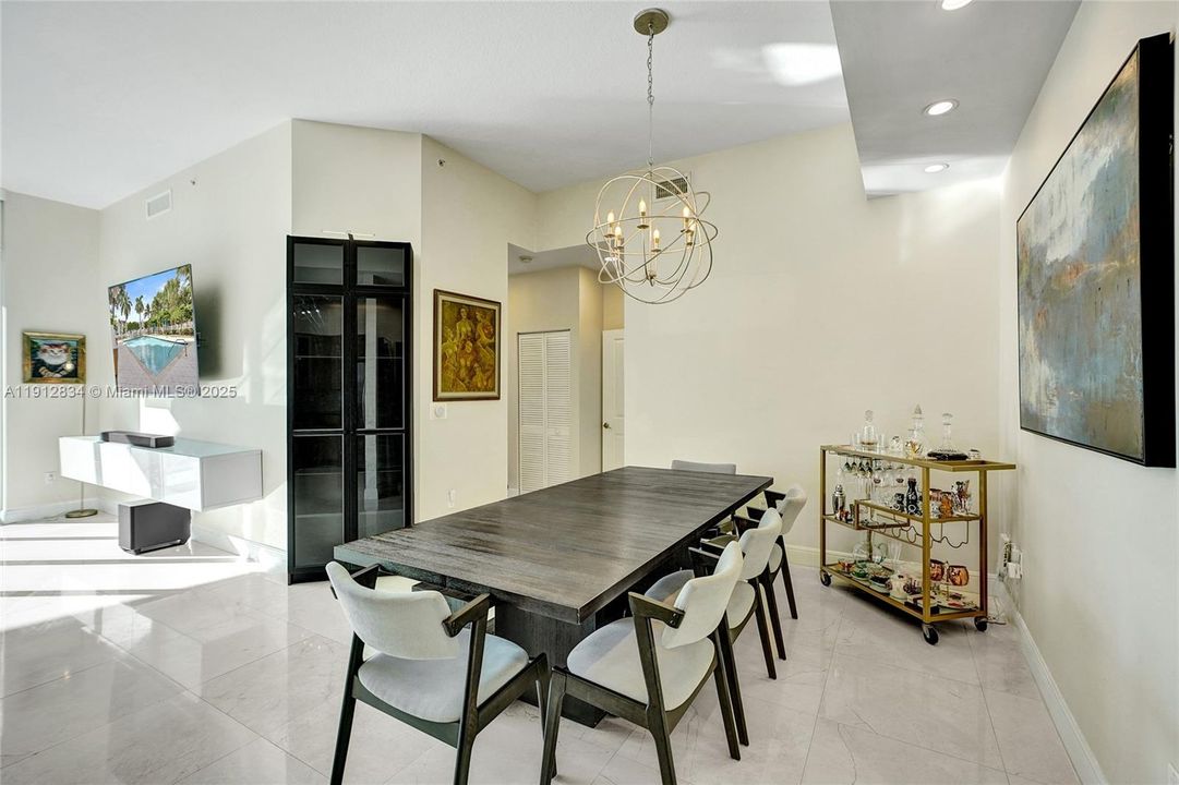 Active With Contract: $4,000 (2 beds, 2 baths, 1251 Square Feet)