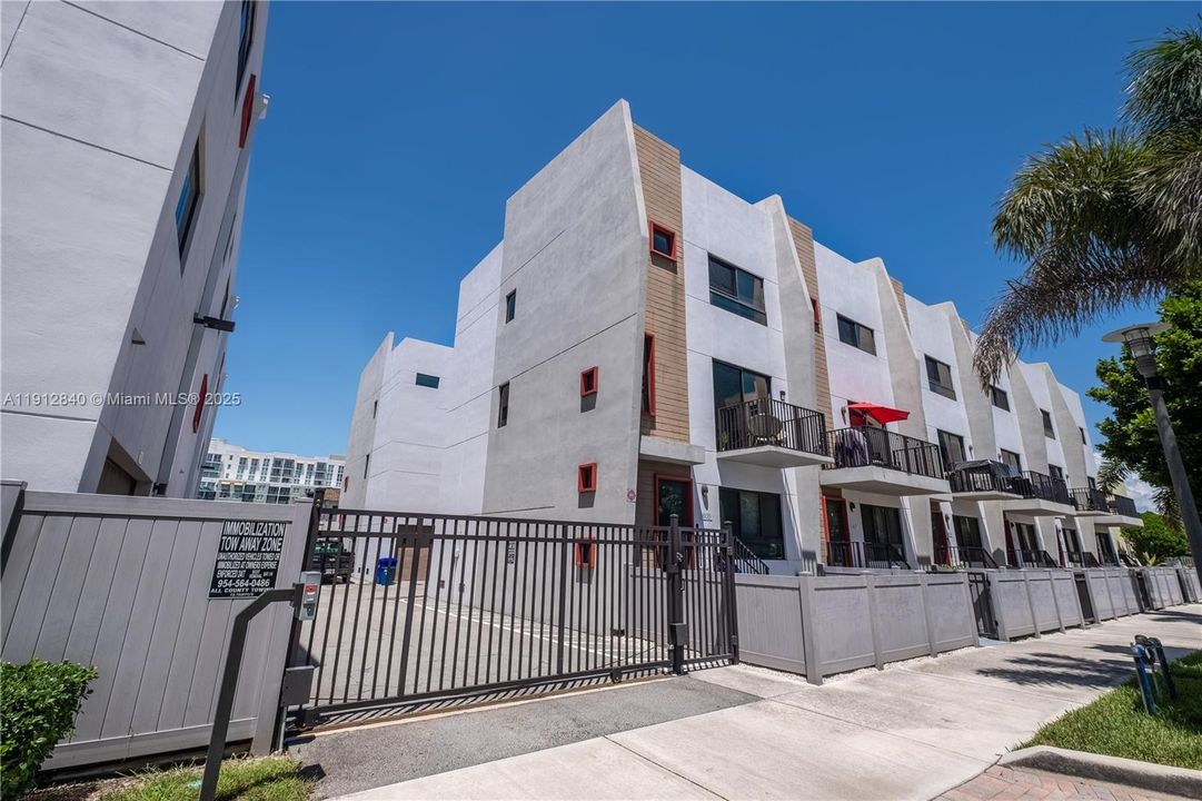 Active With Contract: $3,600 (2 beds, 2 baths, 40733 Square Feet)