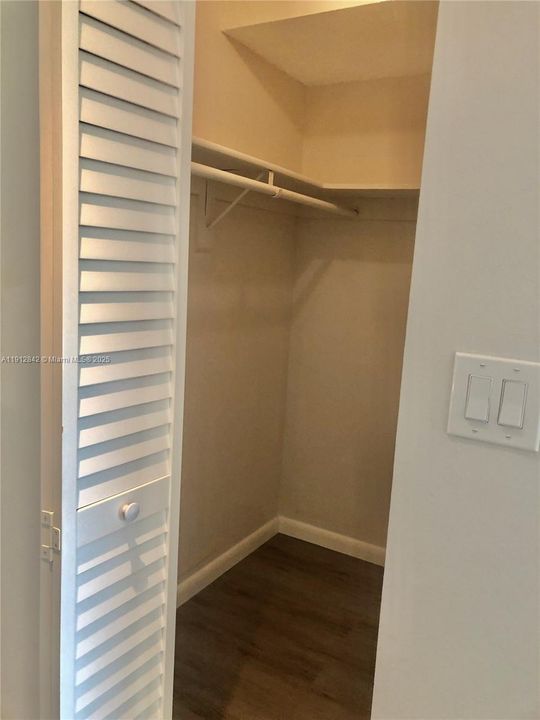 Active With Contract: $1,850 (1 beds, 1 baths, 712 Square Feet)