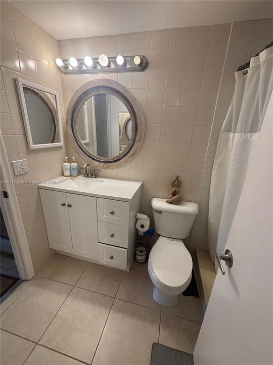 Active With Contract: $1,850 (1 beds, 1 baths, 712 Square Feet)