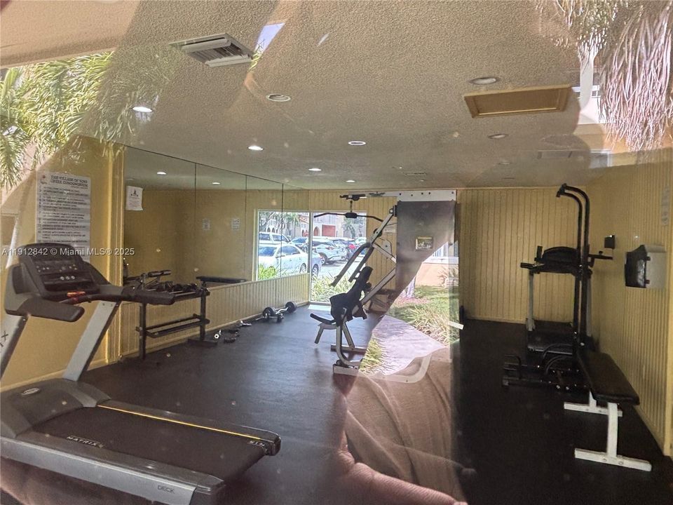 Active With Contract: $1,850 (1 beds, 1 baths, 712 Square Feet)