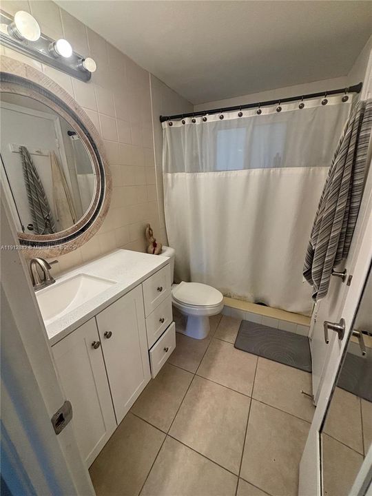 Active With Contract: $1,850 (1 beds, 1 baths, 712 Square Feet)