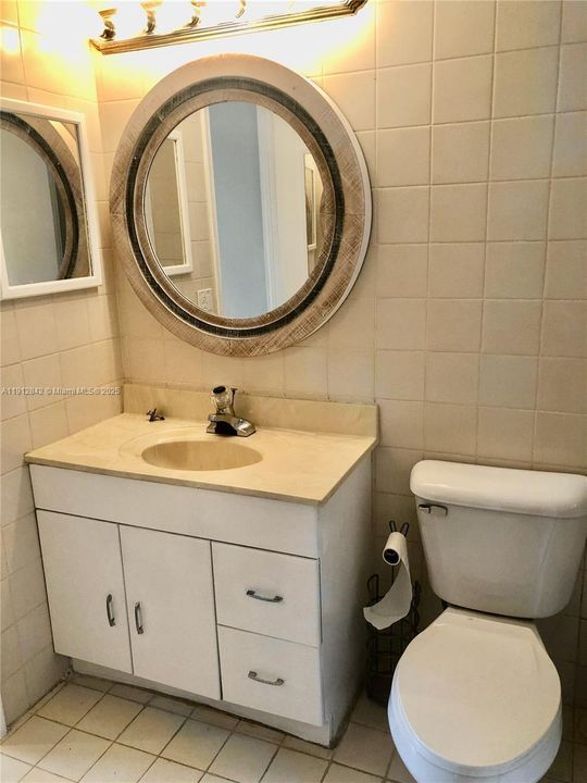 Active With Contract: $1,850 (1 beds, 1 baths, 712 Square Feet)