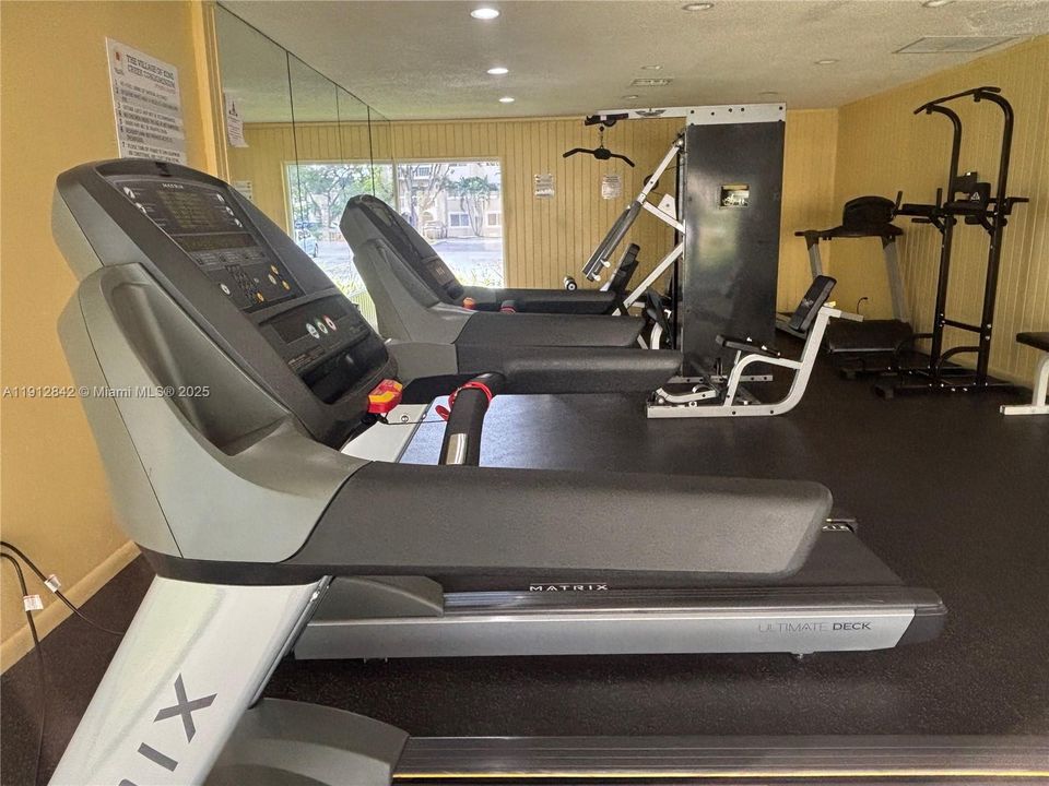 Active With Contract: $1,850 (1 beds, 1 baths, 712 Square Feet)