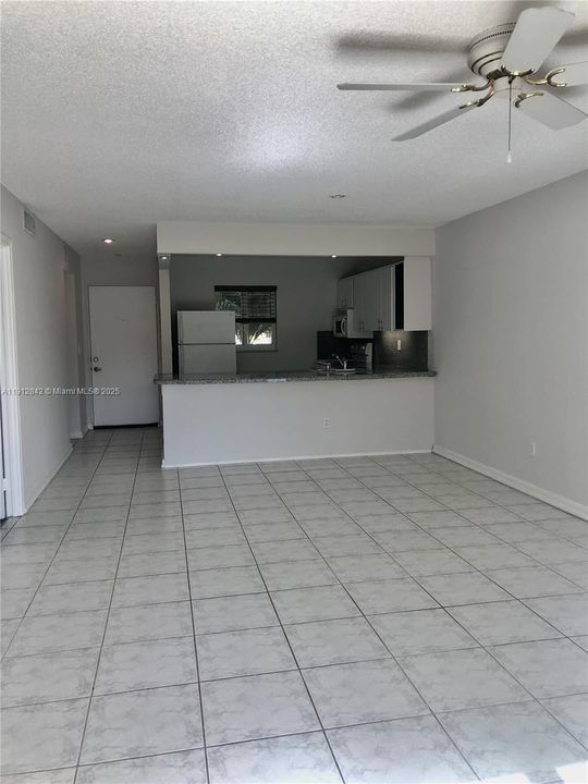 Active With Contract: $1,850 (1 beds, 1 baths, 712 Square Feet)