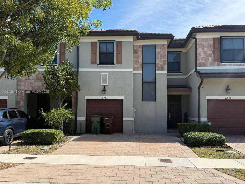 For Sale: $555,000 (3 beds, 2 baths, 1332 Square Feet)