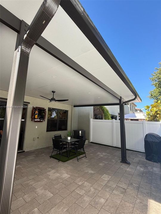 For Sale: $555,000 (3 beds, 2 baths, 1332 Square Feet)