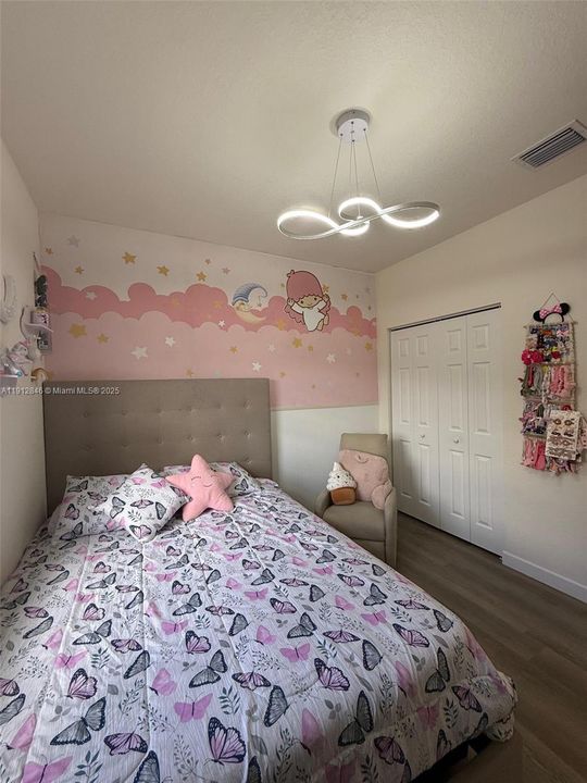 For Sale: $555,000 (3 beds, 2 baths, 1332 Square Feet)