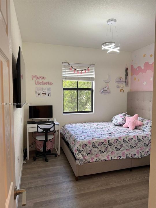 For Sale: $555,000 (3 beds, 2 baths, 1332 Square Feet)