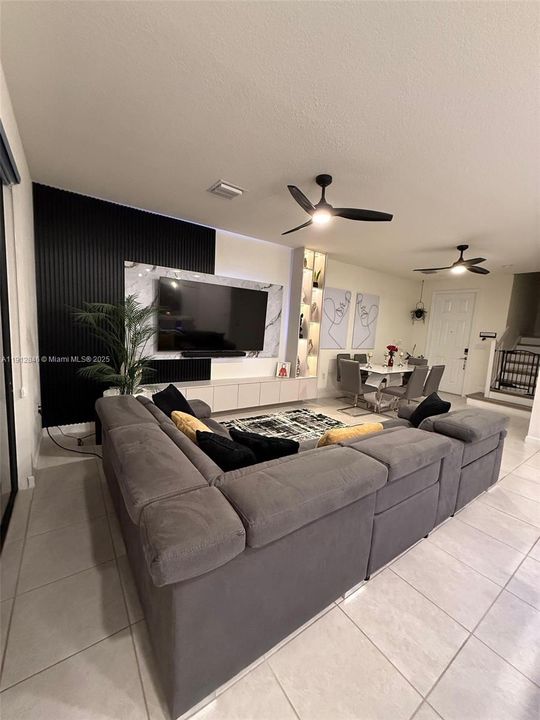 For Sale: $555,000 (3 beds, 2 baths, 1332 Square Feet)