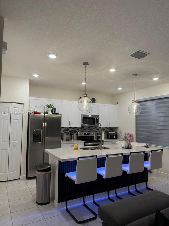 For Sale: $555,000 (3 beds, 2 baths, 1332 Square Feet)