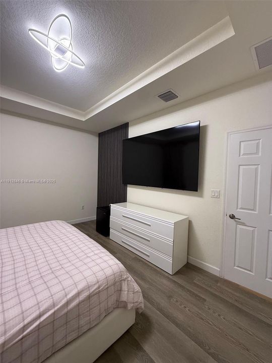 For Sale: $555,000 (3 beds, 2 baths, 1332 Square Feet)