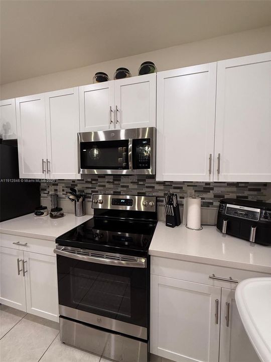 For Sale: $555,000 (3 beds, 2 baths, 1332 Square Feet)