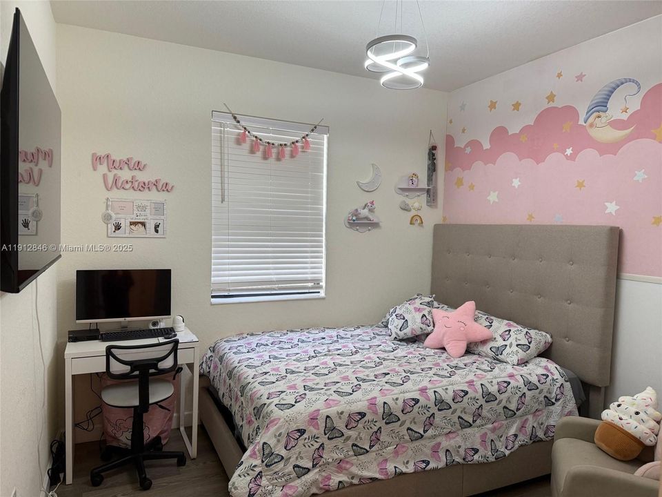 For Sale: $555,000 (3 beds, 2 baths, 1332 Square Feet)