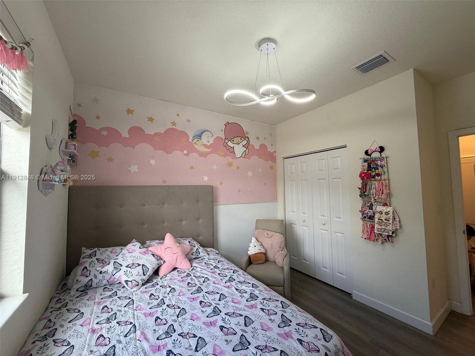 For Sale: $555,000 (3 beds, 2 baths, 1332 Square Feet)