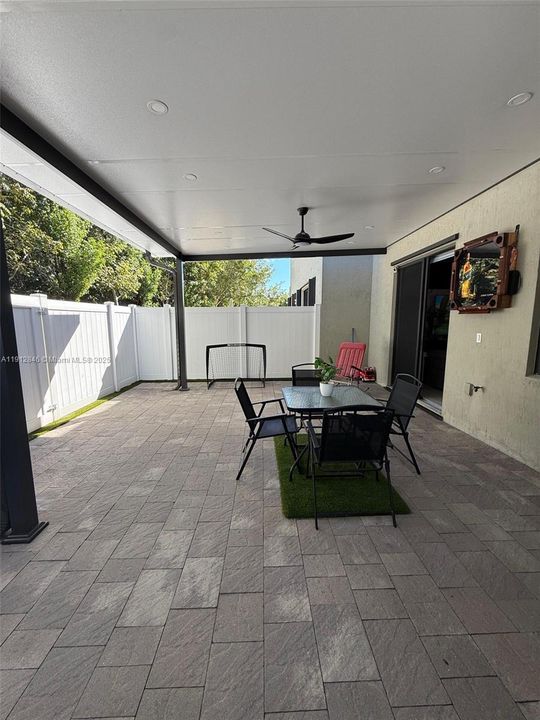 For Sale: $555,000 (3 beds, 2 baths, 1332 Square Feet)