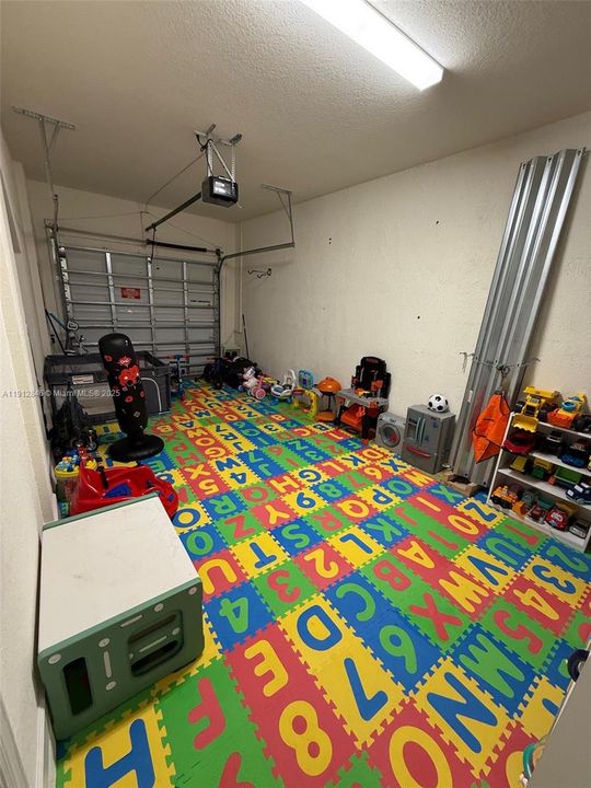 For Sale: $555,000 (3 beds, 2 baths, 1332 Square Feet)