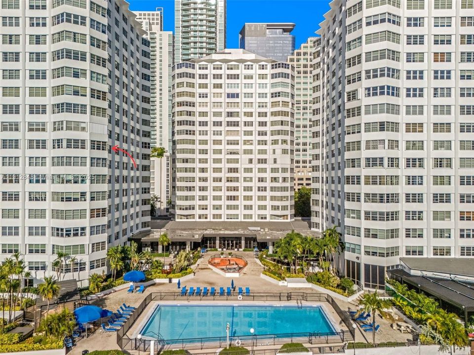 待售: $379,500 (1 贝兹, 1 浴室, 990 平方英尺)