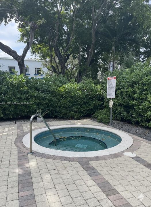 待售: $330,000 (1 贝兹, 1 浴室, 755 平方英尺)