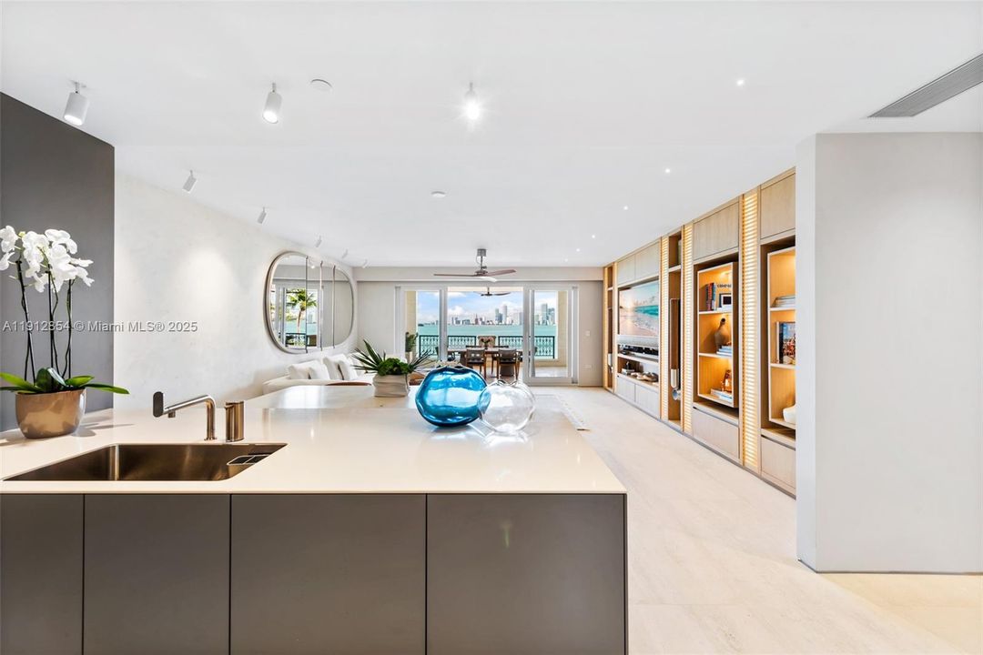 For Sale: $6,100,000 (3 beds, 3 baths, 2000 Square Feet)