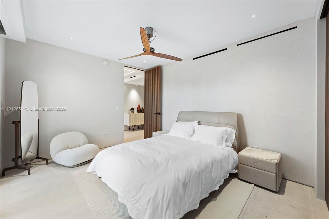 For Sale: $6,100,000 (3 beds, 3 baths, 2000 Square Feet)