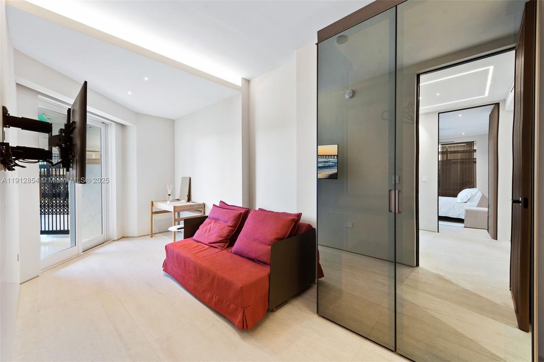 For Sale: $6,100,000 (3 beds, 3 baths, 2000 Square Feet)