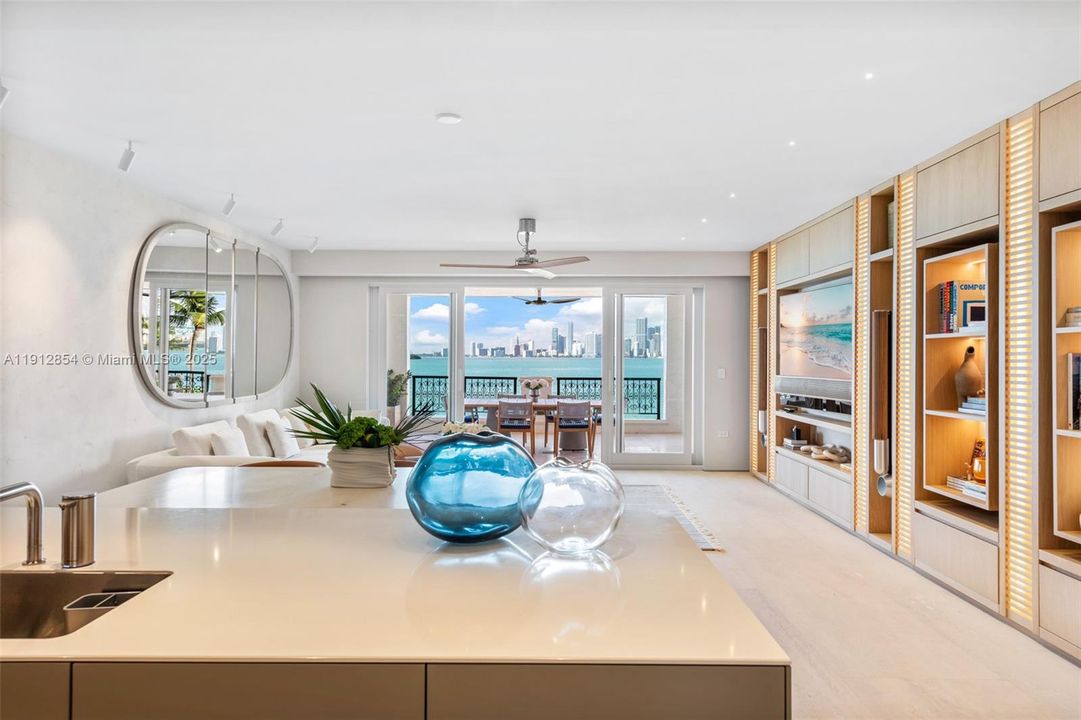 For Sale: $6,100,000 (3 beds, 3 baths, 2000 Square Feet)